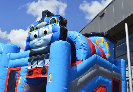 Koop gepersonaliseerde Thomas de trein Multiplay springkussen voor promotionele doeleinden bij JB Inflatables Nederland. Vraag nu gratis ontwerp aan voor opblaasbare luchtkussens in eigen huisstijl