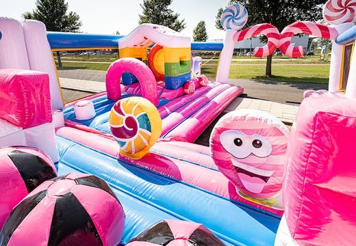 World Candyland springkasteel bestellen voor kinderen. Koop springkastelen online bij JB Inflatables Nederland 