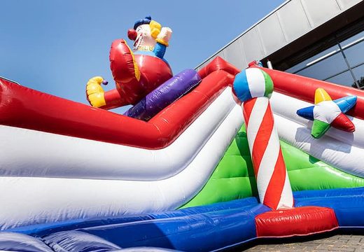 Gekleurde inflatable park in circus thema bestellen voor kinderen. Koop springkussens online bij JB Inflatables Nederland 