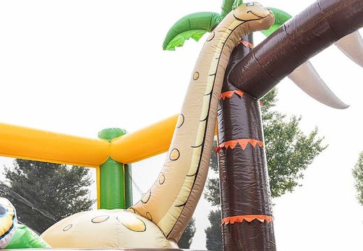 Gekleurde inflatable park in thema jungle kopen voor kids. Bestel springkussens online bij JB Inflatables Nederland 