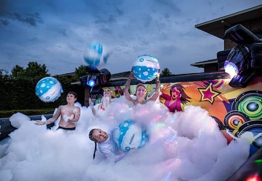 Opblaasbaar open bubble boarding springkussen met schuim kopen in thema disco dansen muziek voor kinderen