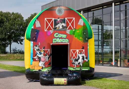 Bestel disco multi-thema 5,5m springkussen in thema Cows voor kids. Koop opblaasbare springkussens bij JB Inflatables Nederland 