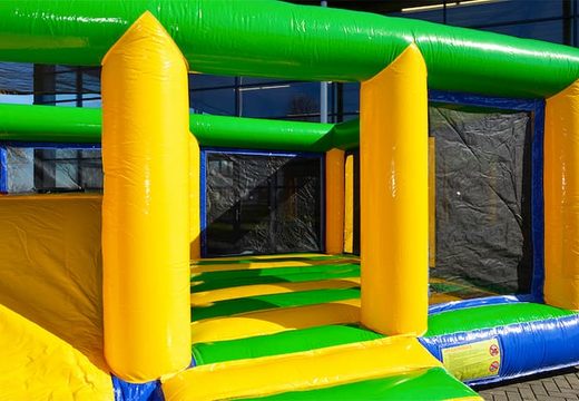 Multiplay indoor standaard springkussen in een beperkte hoogte van 2,74 meter en met een glijbaan kopen voor kinderen. Bestel springkussens online bij JB Inflatables Nederland