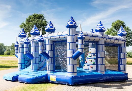 Multiplay overdekt kasteel springkussen met een glijbaan bestellen voor kids. Koop springkussens online bij JB Inflatables Nederland