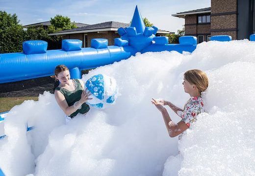 Opblaasbaar open bubble boarding park springkasteel met schuim kopen in thema ridder kasteel knight castle voor kinderen