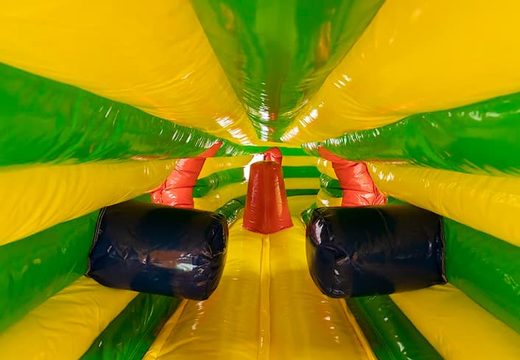 Inflatable kruiptunnel in gorilla thema met obstakals, een klimhelling en glijhelling voor kinderen gebruiken. Koop springkussens online bij JB Inflatables Nederland