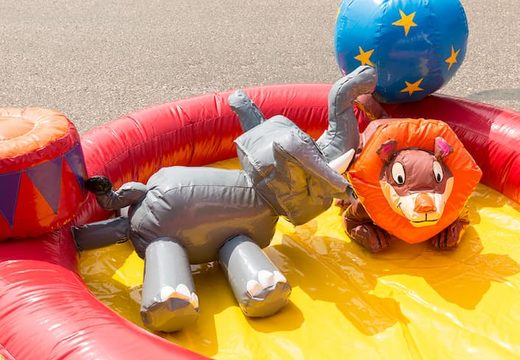 Thema playzone circus met plastic ballen en 3D objecten kopen voor kinderen. Bestel springkastelen online bij JB Inflatables Nederland 