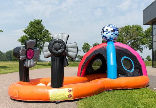 Playzone disco springkussen met plastic ballen en 3D objecten bestellen voor kinderen. Koop springkussens online bij JB Inflatables Nederland 