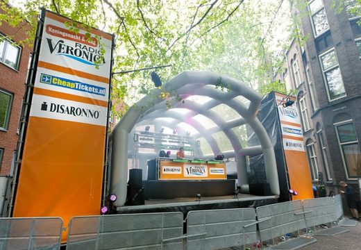 Opblaasbare Podia Kopen van JB Inflatables. Mobiele stages opblaasbaar voor evenementen en festivals kopen. Vraag naar maatwerk opblaasbare podia of standaard podium direct kopen