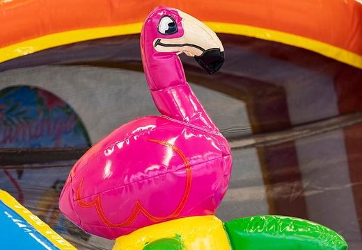 Waterglijbaan springkasteel met bovenop een 3D object van een grote flamingo bestellen bij JB Inflatables Nederland. Koop nu springkastelen online bij JB Inflatables Nederland 