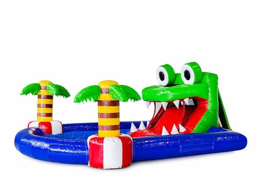 Minipark springkussen met waterglijbaan en zwembad in krokodil thema bestellen voor kids. Koop springkussens online bij JB Inflatables Nederland