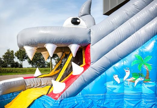 Opblaasbaar springkasteel bestellen in thema haai voor kids bij JB Inflatables Nederland. Koop springkastelen online bij JB Inflatables Nederland