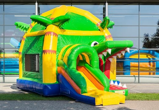 Overdekt maxifun super springkussen met glijbaan in thema krokodil bestellen voor kinderen. Koop springkussens online bij JB Inflatables Nederland