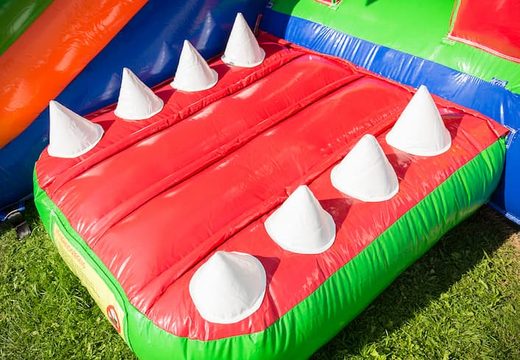 Koop opblaasbaar maxifun springkasteel met dak in thema krokodil voor kinderen bij JB Inflatables Nederland. Bestel springkastelen online bij JB Inflatables Nederland
