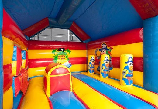 Koop voor kinderen een opblaasbaar multifun springkasteel met dak in piraat thema met bovenop een opvallend 3D object bij JB Inflatables Nederland. Bestel springkastelen online bij JB Inflatables Nederland