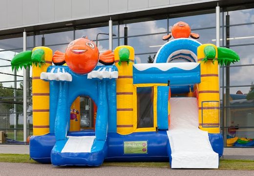 Multiplay springkasteel met slide in thema clownvis bestellen voor kinderen. Koop opblaasbare springkastelen online bij JB Inflatables Nederland