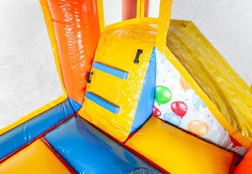 Klein opblaasbare springkasteel met glijbaan in feest thema kopen voor kinderen. Bestel opblaasbare springkastelen online bij JB Inflatables Nederland