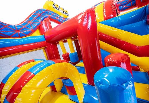 Multiplay rollercoaster luchtkussen met een glijbaan, leuke objecten op het springvlak en opvallende 3D objecten kopen voor kids. Bestel opblaasbare luchtkussens online bij JB Inflatables Nederland