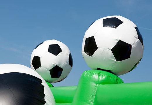 Springkussen in voetbal thema met glijbaan, leuke objecten op het springvlak en opvallende 3D objecten bestellen voor kinderen.  Koop opblaasbare springkussens online bij JB Inflatables Nederland
