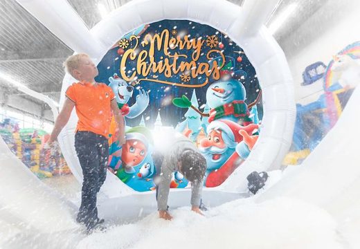 Snowglobe luchtdicht XL opblaasbare in thema christmas voor zowel jong als oud kopen. Bestel opblaasbare winterattracties nu online bij JB Inflatables Nederland 