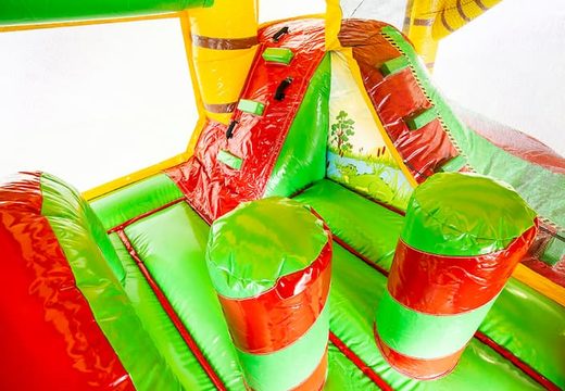 Multiplay jungle springkussen met een glijbaan en 3D objecten kopen voor kids. Bestel opblaasbare springkussens online bij JB Inflatables Nederland