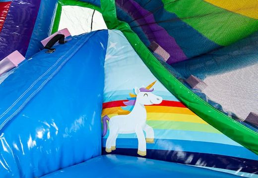 Multiplay unicorn springkussen met een glijbaan en 3D objecten kopen voor kids. Bestel opblaasbare springkussens online bij JB Inflatables Nederland