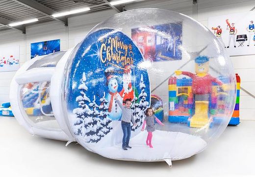 Koop opblaasbare snowglobe XL voor zowel jong als oud. Bestel opblaasbare winterattracties nu online bij JB Inflatables Nederland 