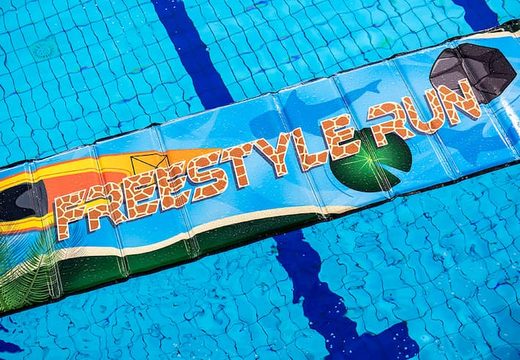 waterloopmat jungle run thema van 10 meter voor in een zwembad bestellen