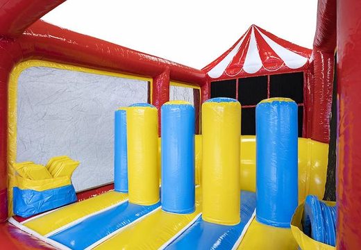 Bestel springkussen met stormbaan en tic tac toe spel voor kids. Koop springkussens online bij JB Inflatables Nederland 