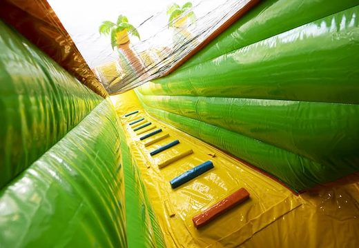 Gorilla slide super glijbaan met de vrolijke kleuren, 3D-objecten en leuke print bestellen. Koop opblaasbare glijbanen nu online bij JB Inflatables Nederland