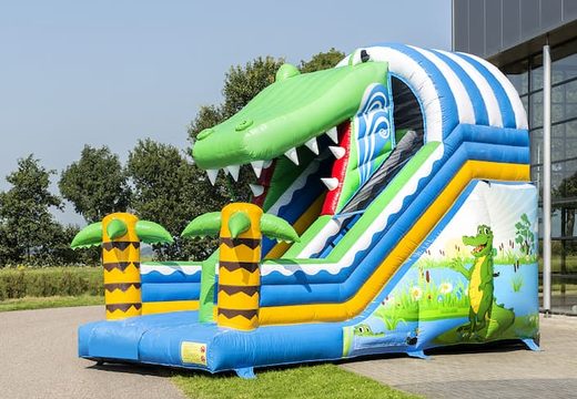 Spectaculaire opblaasbare glijbaan in thema krokodil met vrolijke kleuren bestellen voor kinderen. Koop opblaasbare glijbanen nu online bij JB Inflatables Nederland