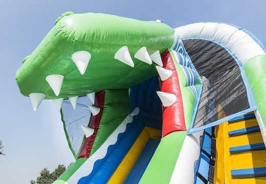 Koop opblaasbare glijbaan in thema krokodil voor kinderen. Bestel opblaasbare glijbanen nu online bij JB Inflatables Nederland