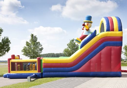 Bestel opblaasbare multifunctionele glijbaan in thema clown met een plonsbad, indrukwekkend 3D object, frisse kleuren en de 3D obstakels voor kinderen. Koop opblaasbare glijbanen nu online bij JB Inflatables Nederland
