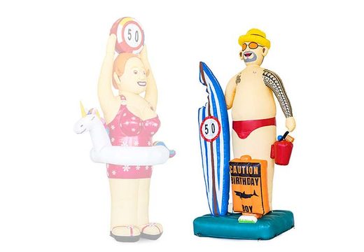 Abraham beach pop met surfbord in in zijn zwembroek te koop als blikvanger voor bij verjaardagen