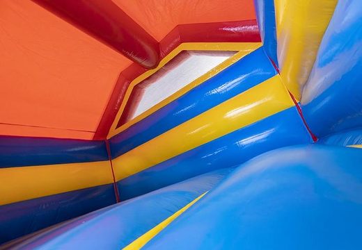 Opblaasbaar springkussen met glijbaan in in rollercoaster thema bestellen voor kinderen