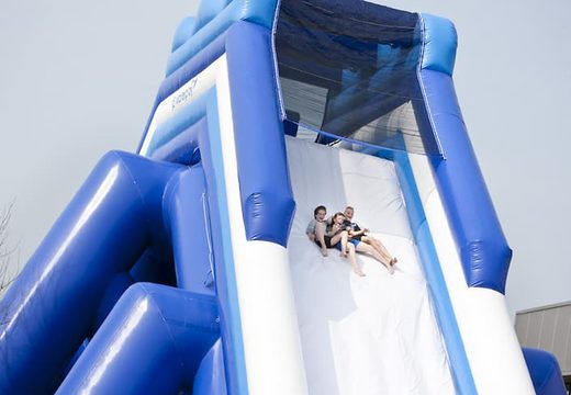 Bestel opblaasbare monsterslide 11meter hoog en 53 meter lang met een dubbele trap voor kids. Koop opblaasbare glijbanen nu online bij JB Inflatables Nederland