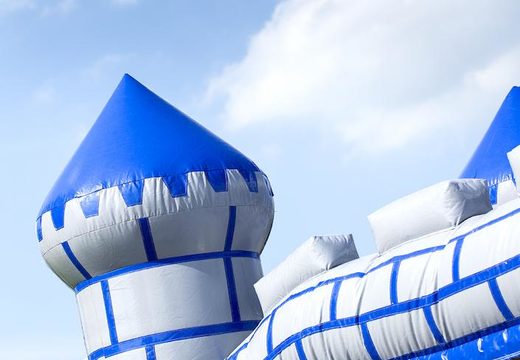 Koop opblaasbare 8 meter stormbaan met 3D-objecten in thema kasteel voor kids. Bestel opblaasbare stormbanen nu online bij JB Inflatables Nederland