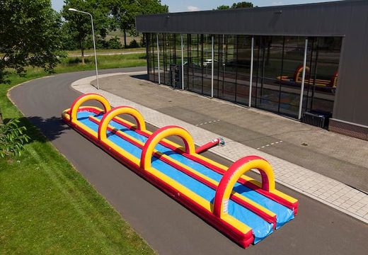 Haal uw opblaasbare 20 meter lange dubbele buischuifbaan online voor kids. Bestel opblaasbare glijbanen nu bij JB Inflatables Nederland