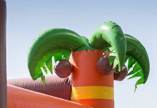 Haal uw unieke 17 meter brede stormbaan in haai thema met 7 spelelementen en kleurrijke objecten nu voor kinderen. Bestel opblaasbare stormbanen bij JB Inflatables Nederland