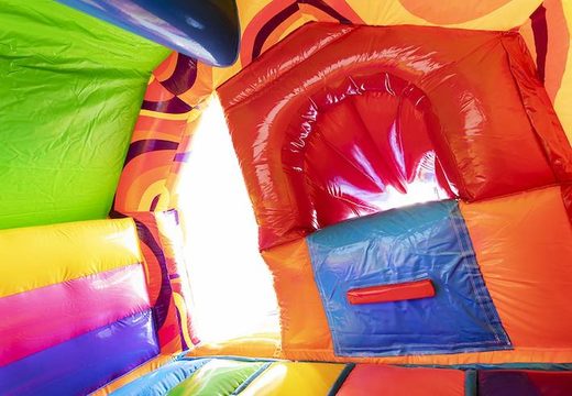 Inflatable springkussen met glijbaan in hippie thema bestellen voor kinderen