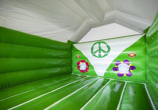 Opblaasbaar springkussen in het groen met hippy stijl kopen voor kinderen