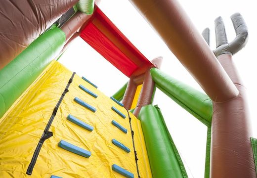 Haal uw unieke 17 meter brede stormbaan in boerderij thema met 7 spelelementen en kleurrijke objecten nu voor kinderen. Bestel opblaasbare stormbanen bij JB Inflatables Nederland