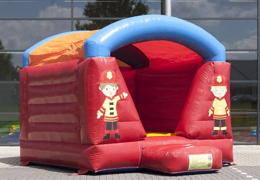 Opblaasbaar springkussen overdekt in het rood met brandweer thema bestellen voor kinderen