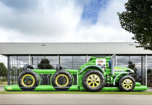 Bestel een 17 meter brede unieke stormbaan in traktor thema voor kids. Koop opblaasbare stormbanen nu online bij JB Inflatables Nederland