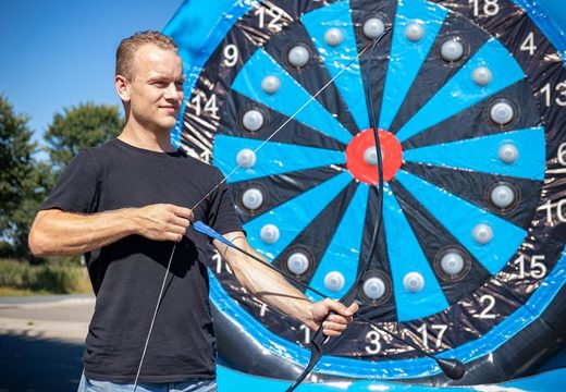 Inflatable dartbord met interactieve sport om op te gooien of schieten in blauw zwart te koop