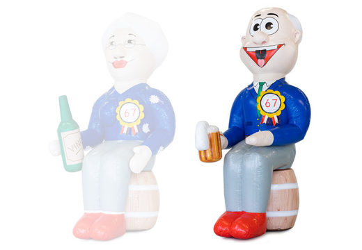 Abraham pop zittend op een vat bier met bier in zijn hand te koop als blikvanger bij verjaardagen