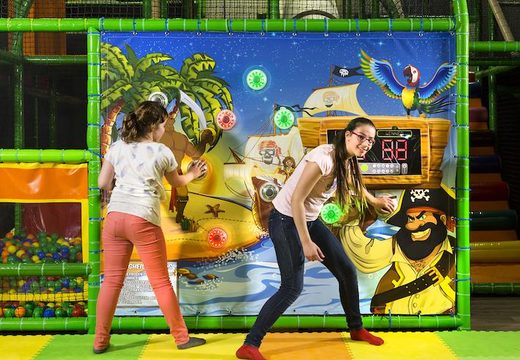 Muur met interactieve spots voor in een playground kopen met pirate thema voor kinderen