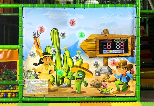 Een IPS playground muur in western thema op interactieve spots op de monteren en spellen te spelen voor kinderen. Kopen bij Jb 