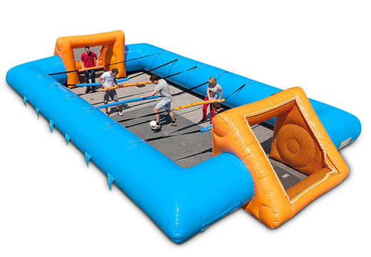 Bestel blauw oranje opblaasbare tafelvoetbal met unieke boardingschuifsysteem voor kinderen. Koop opblaasbare tafelvoetbal nu online bij JB Inflatables Nederland