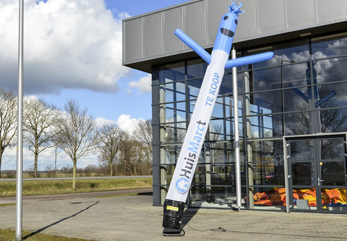 Gepersonaliseerde HuisMarct Makelaars skydancer laten maken bij JB Promotions Nederland. Promotionele inflatable tubes in alle soorten en maten razendsnel op maat gemaakt